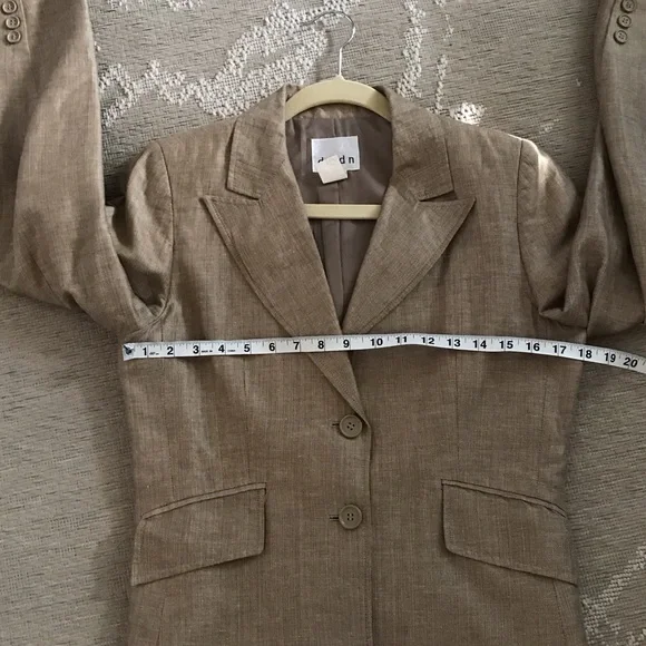 Vintage Classic Tan Cropped Linen 2 button Blazer size 6 pointed lapel summer - Picture 4 of 8